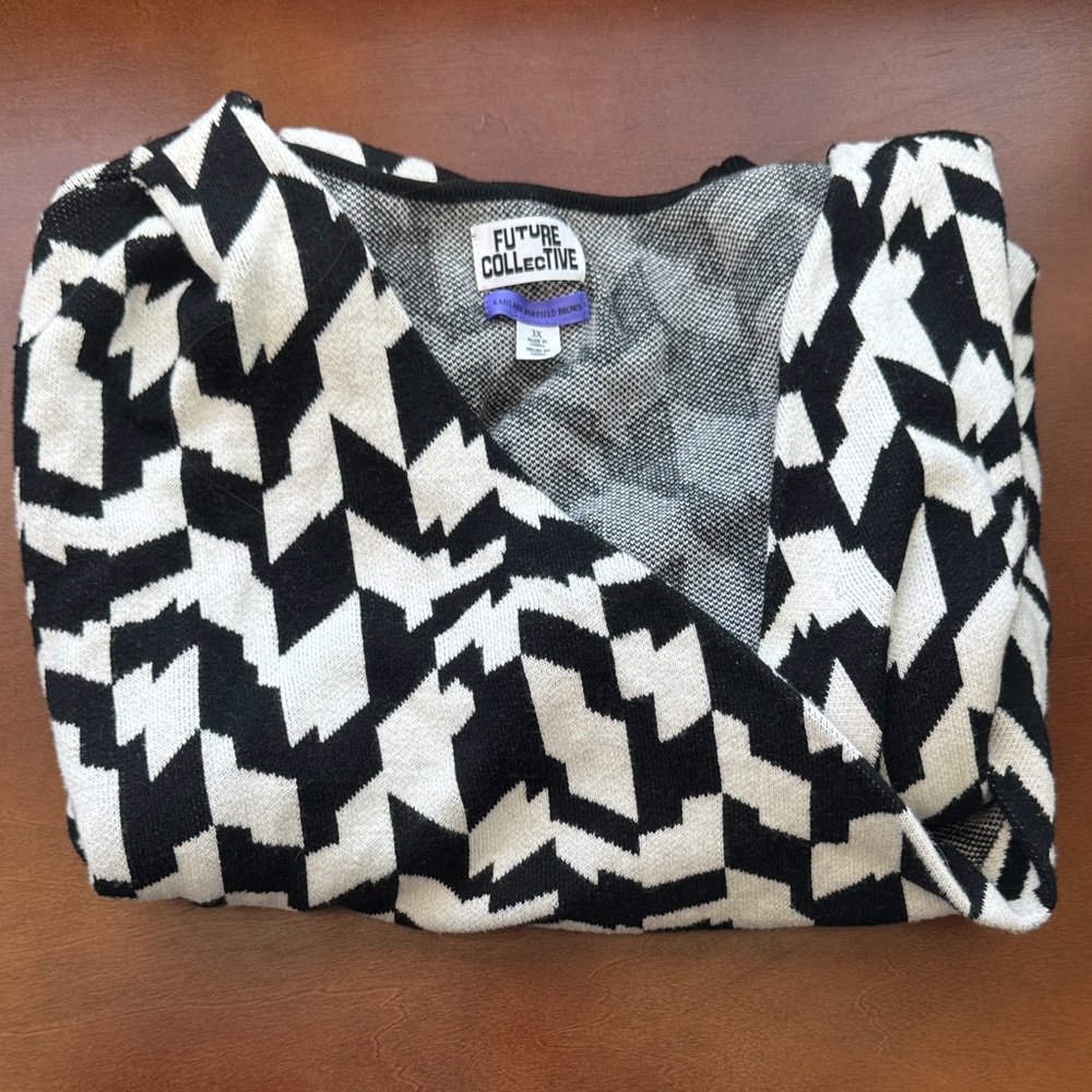 Future Collective Women's
Asymmetrical V-Neck Pullover Crop
Sweater 3X Black